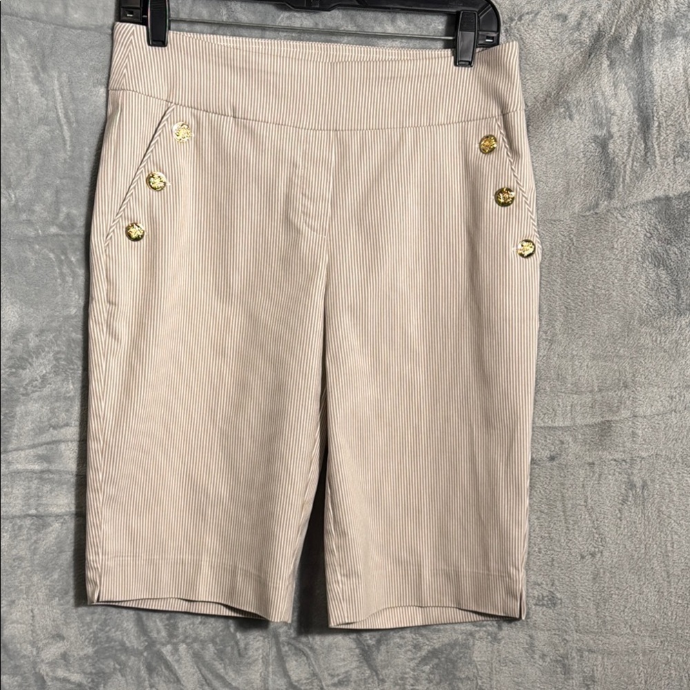 Liz‎ Claiborne women's  Beige striped long Shorts with Gold Accents size medium